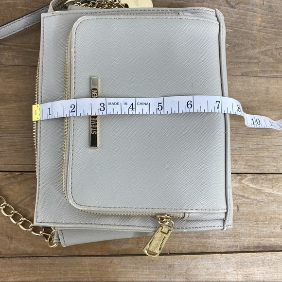 Steve Madden light gray crossbody bag with gold chain strap hardware - Picture 10 of 13